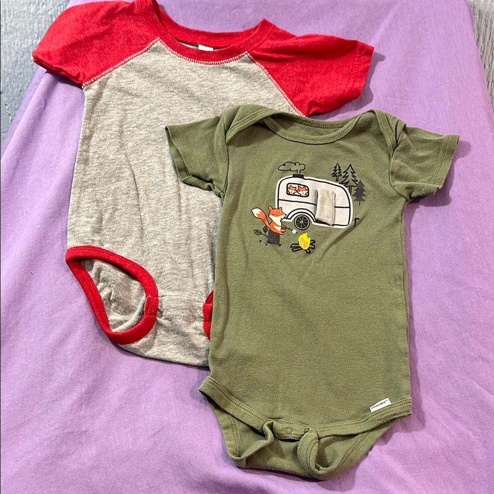 5 for $10 💜 Onesies size 12 months